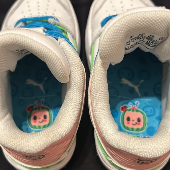 Puma x Cocomelon Kids Sneakers size 6 - Picture 4 of 5